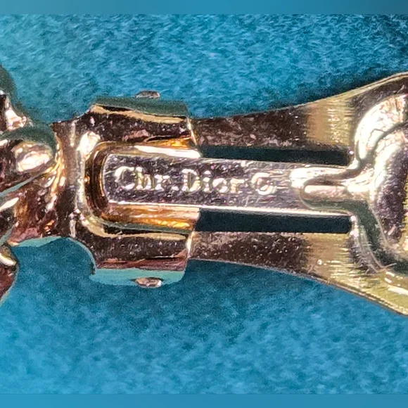 Dior Vintage Gold-Tone Twisted Clip-On Earrings - Picture 8 of 9